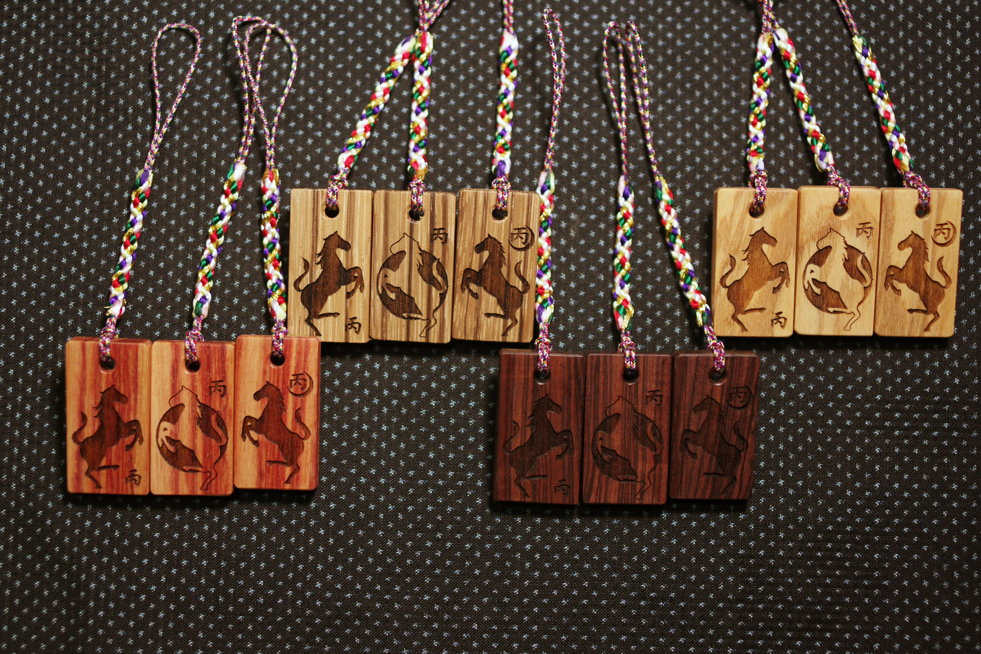 令和丙午年干支みくじ札Premium33 素材くじ 特選素材縞模様木札
