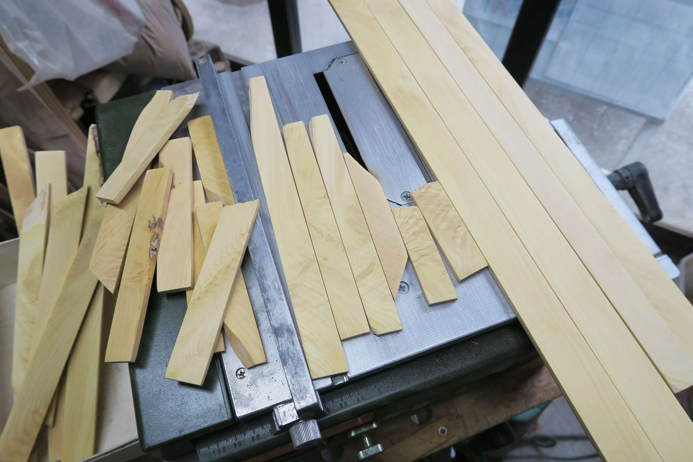 杢木札　本黄楊の杢材と一般材の作業効率の違い